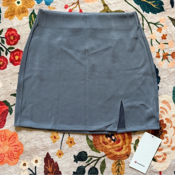 Lululemon Softstreme High Rise Mini Skirt // NWT // Solar Grey - Picture 6 of 13